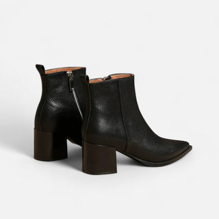 Maison Marlowe | Chelsea Boots with Pointed Toe and Square Block Heel
